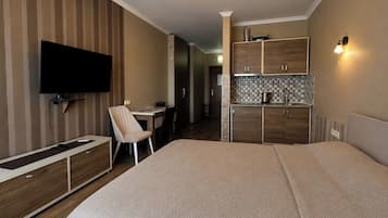 In-room safe, laptop workspace, iron/ironing board, free WiFi