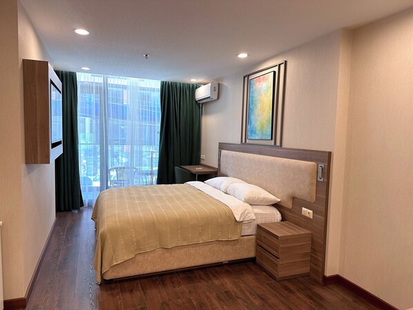 Comfort Apartment, Balcony | In-room safe, laptop workspace, iron/ironing board, free WiFi - Sunset Batumi (Batumi)