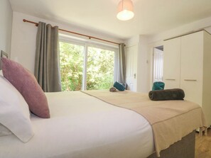 4 室のベッドルーム、客室ごとに異なる装飾、客室ごとに異なるインテリア、WiFi (無料)