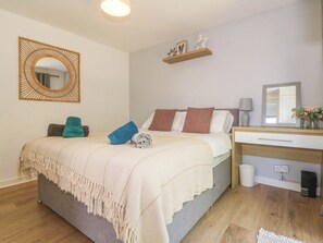 4 quartos, individualmente decorados, individualmente mobiliados