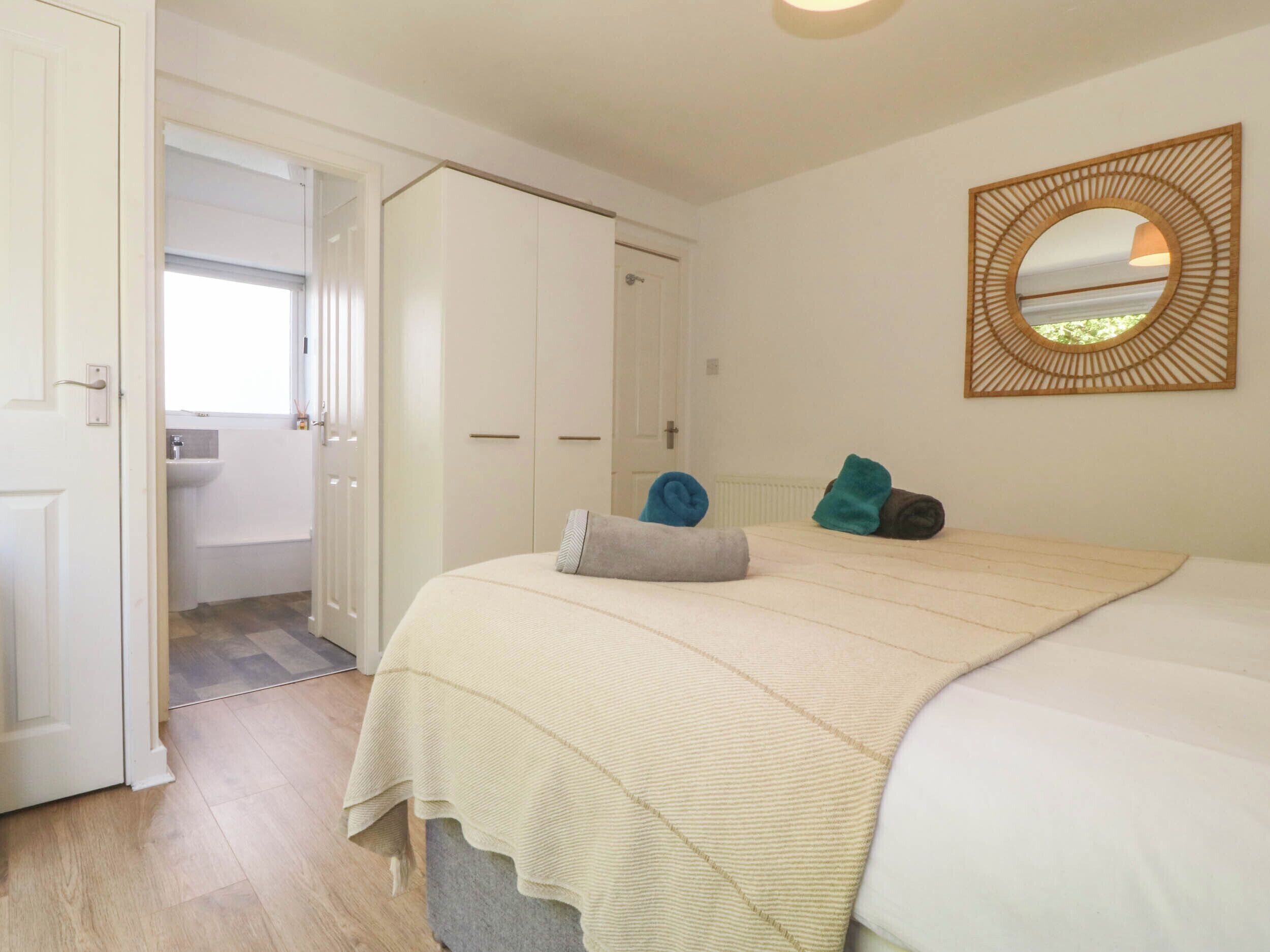 4 bedrooms, individually decorated, individually furnished, free WiFi