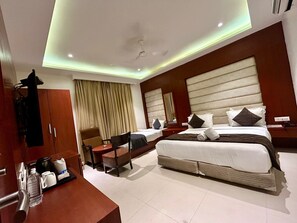 ファミリー トリプルルーム | エジプト綿のシーツ、高級寝具、羽毛の掛け布団、低反発ベッド