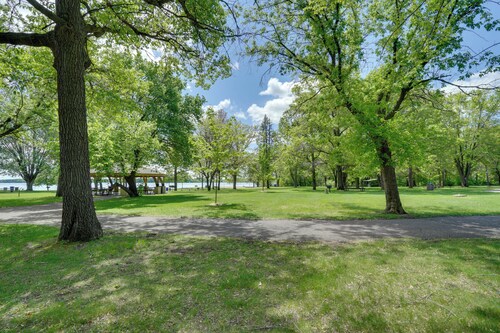 Walk to Lake George: Guest Suite in Oak Grove