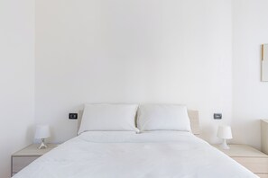2 bedrooms, desk, free WiFi, bed sheets