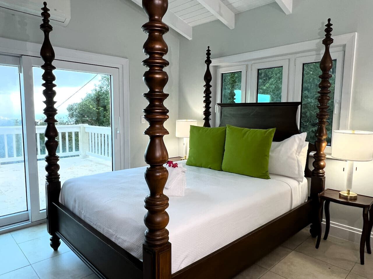 4 Schlafzimmer, Schreibtisch, Bügeleisen/Bügelbrett, Reisekinderbett