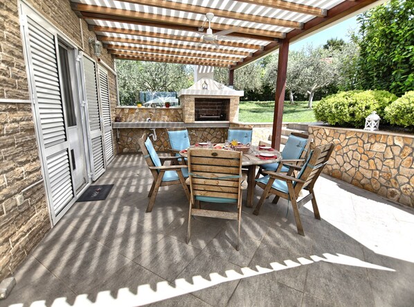 Maison (Three Bedroom Holiday Home With Pool) | Aire de pique-nique/barbecue