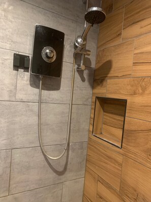 Toallas, jabón, papel de baño 