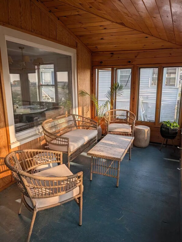 Interior - Reno'd 7-bedroom getaway steps from Hampton harbor 5 min walk to Seabrook Beach! (Seabrook)