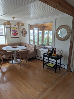 Dining - Reno'd 7-bedroom getaway steps from Hampton harbor 5 min walk to Seabrook Beach! (Seabrook)