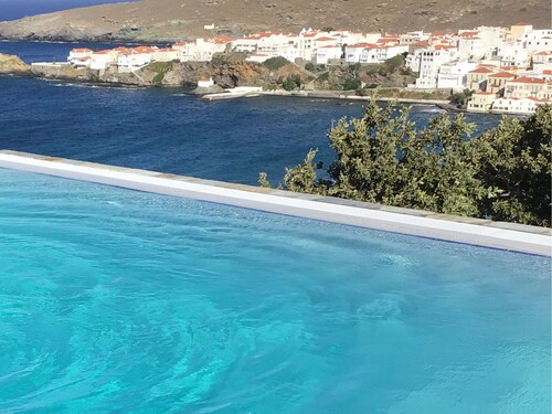 Villa with amazing sea view of the Agean sea and “chora”