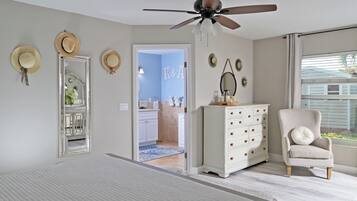 3 slaapkamers, een strijkplank/strijkijzer, reisbedje, wifi