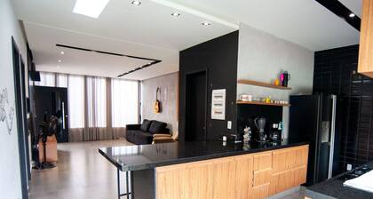 Casa pet Friendly c Piscina Churrasqueira e Wi-fi