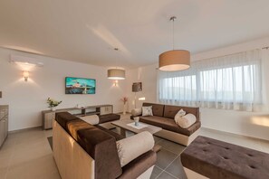 Uydu yayını kanalları bulunan 32 inç düz ekran televizyon 