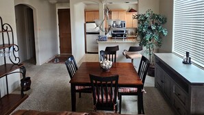 Interior - Charming 2-bedroom condo with WiFi, AC in lovely Fountain Hills (Fountain Hills)