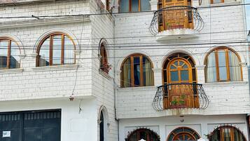 Façana frontal de l'allotjament