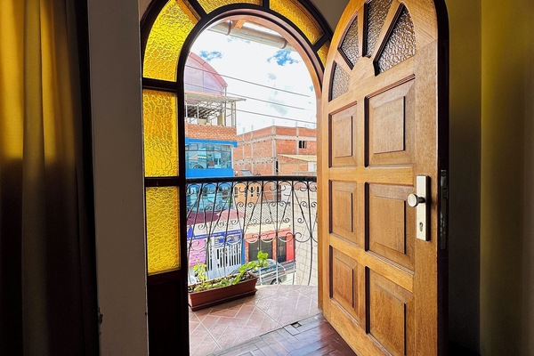 Luxe tweepersoonskamer, 1 kingsize bed, keuken, uitzicht op bergen | Luxe beddengoed, donsdekens, een bureau, een laptopwerkplek