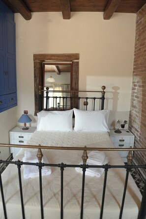 4 dormitorios, tabla de planchar con plancha, wifi y ropa de cama