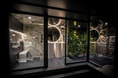 l'Élixir welcomes you for a romantic stay in the center of Martigues.