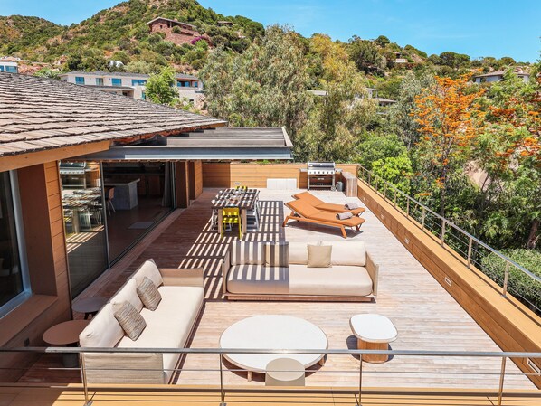 تناول الطعام بالخارج