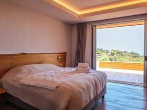 6 bedrooms, iron/ironing board, travel crib, WiFi
