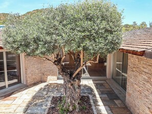 تفاصيل الفندق من الخارج