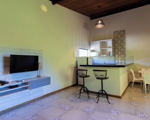 Departamento superior | Cocina privada | Frigobar, microondas, parrilla de estufa y utensilios de cocina 