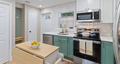 Charming Philly Cottage w/ Parking on Quiet Street Near City Hotspots