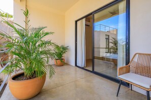 Superior Room, 1 King Bed, Balcony | Blackout drapes, iron/ironing board, free WiFi - Hotel Manglar  (Puerto Escondido)