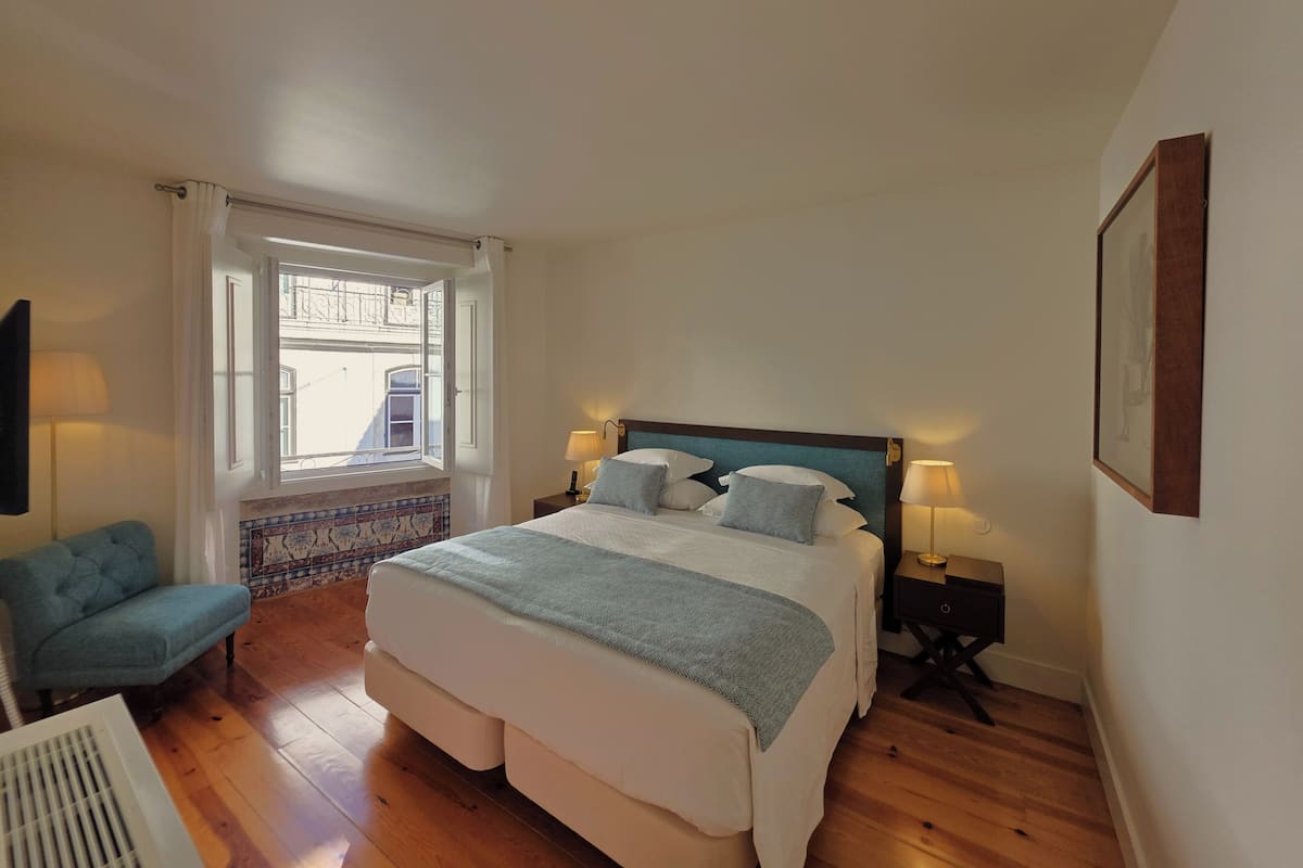 Chambre supĂ©rieure double ou avec lits jumeaux | Coffre-fort, rideaux dâobscurcissement, systĂšme dâinsonorisation