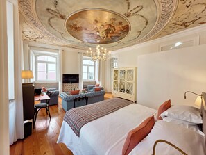 Double or Twin Room (Deluxe Premium) | In-room safe, blackout drapes, soundproofing, iron/ironing board - Once Upon Lisboa (Lisbon)