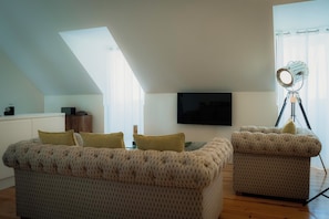 Svit | Vardagsrum | 42-tums smart-tv med kabelkanaler