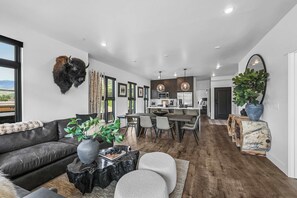 TV, fireplace, stereo