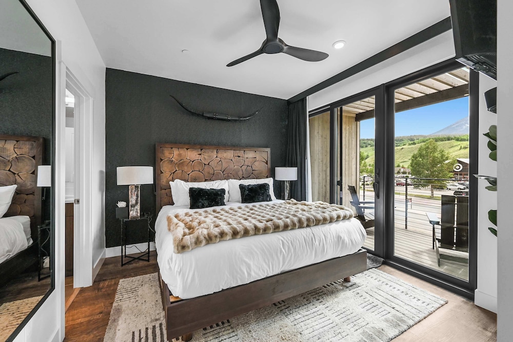 Visual Reference: 4 Season Mountain Penthouse On The Blue River Silverthorne
