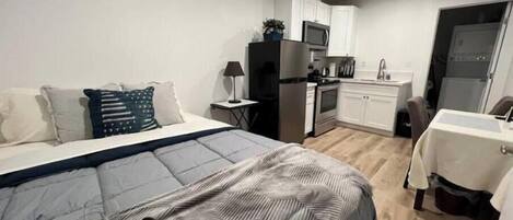 1 chambre, fer et planche à repasser, Wi-Fi, draps fournis