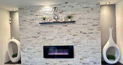 12 Guest Home 3 minutes from SeaWorld close to Lackland AFB, and Six Flags