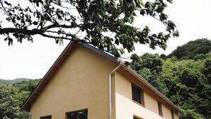 A two-story building with a sloped roof and multiple windows. - Eth Vergèr esvanit *** - vacation home 8 persons (Juzet-de-Luchon)