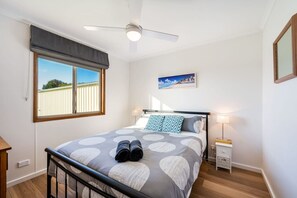 3 bedrooms, desk, iron/ironing board, free WiFi