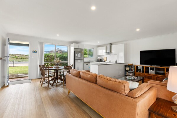 TV - Sea Breeze—Spacious Family Escape near Surf Beach (Middleton)