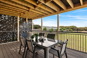 Outdoor dining - Sea Breeze—Spacious Family Escape near Surf Beach (Middleton)