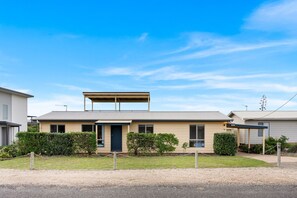 Exterior - Sea Breeze—Spacious Family Escape near Surf Beach (Middleton)
