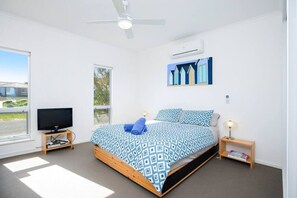 3 bedrooms, desk, iron/ironing board, WiFi