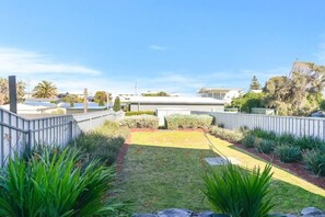 Property grounds - Heroes Rest—Family Beachside Living with Firepit (Middleton)