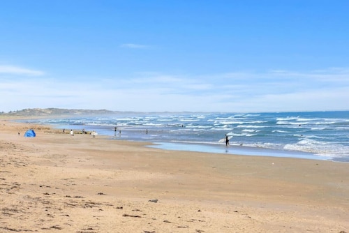 Oceans 5—Serene Sanctuary, Walk to Beach & Cafés