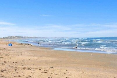 Oceans 5—Serene Sanctuary, Walk to Beach & Cafés
