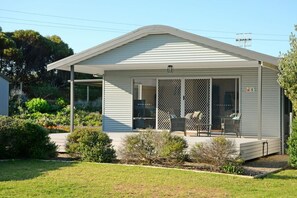 Exterior - Oceans 5—Serene Sanctuary, Walk to Beach & Cafés (Middleton)