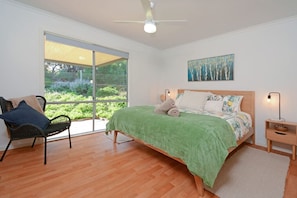 3 chambres, fer et planche à repasser, Wi-Fi, draps fournis