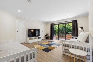 2 bedrooms, desk, iron/ironing board, WiFi