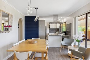 Dining - The Views Beach House, Pet friendly, WiFi (McCracken)