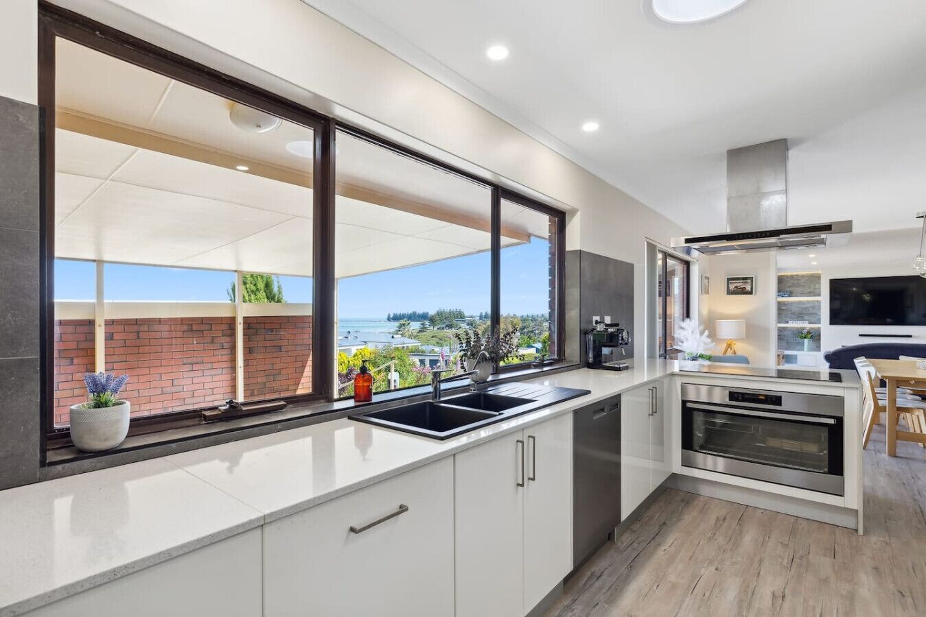 雪櫃、微波爐、焗爐、爐具