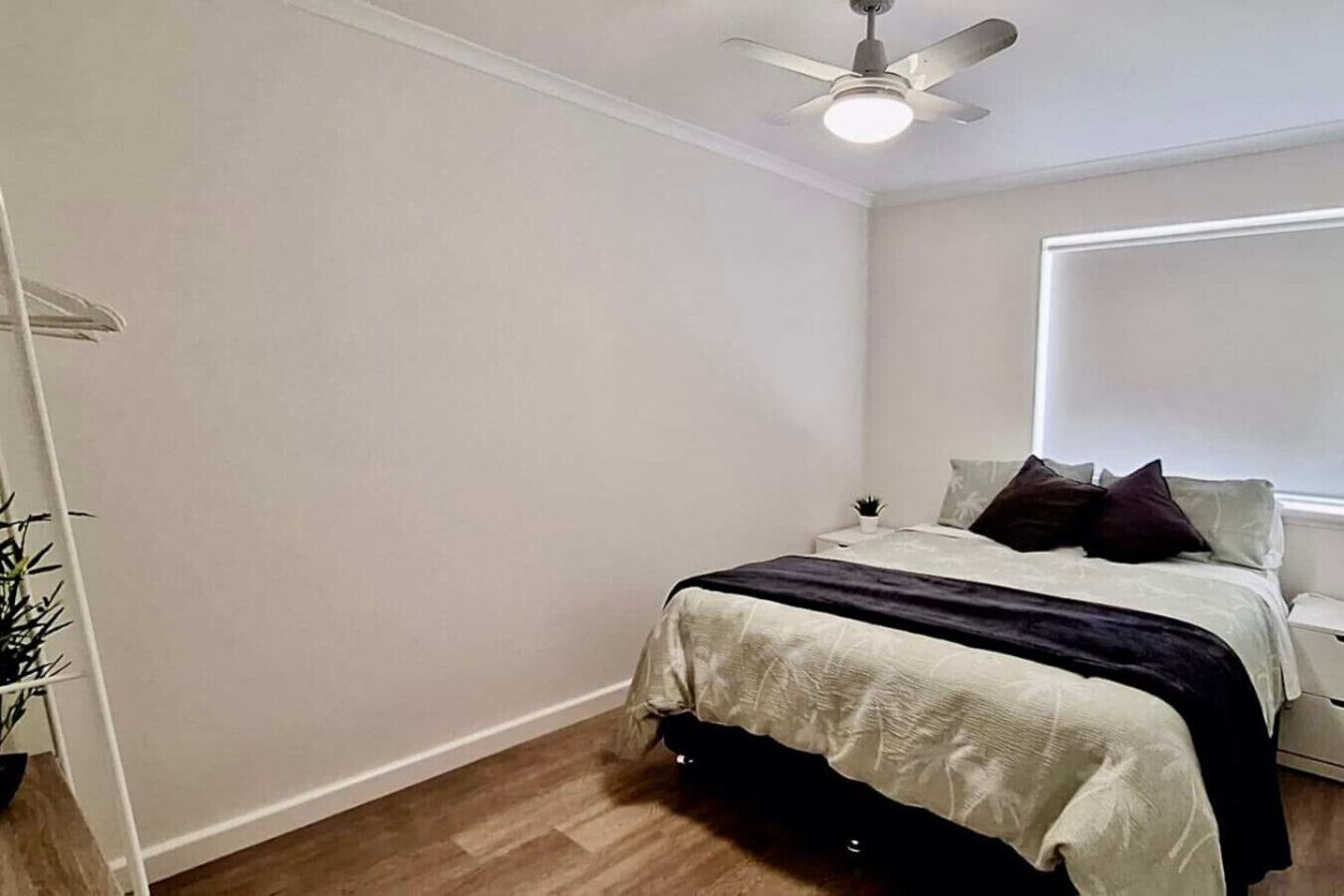 2 bedrooms, desk, iron/ironing board, WiFi